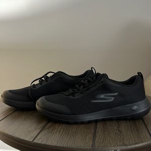 BNWT Skechers
